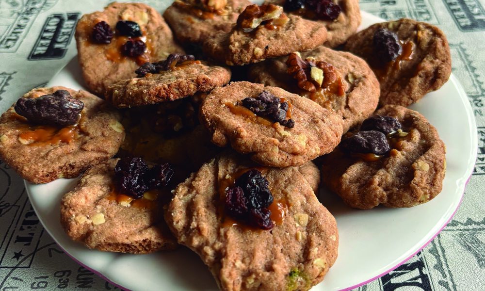 Dos variedades de Masitas de Avena: a) vainilla b) cacao