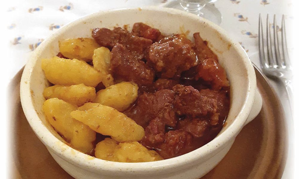 El  Goulash  o gulash de la Oma