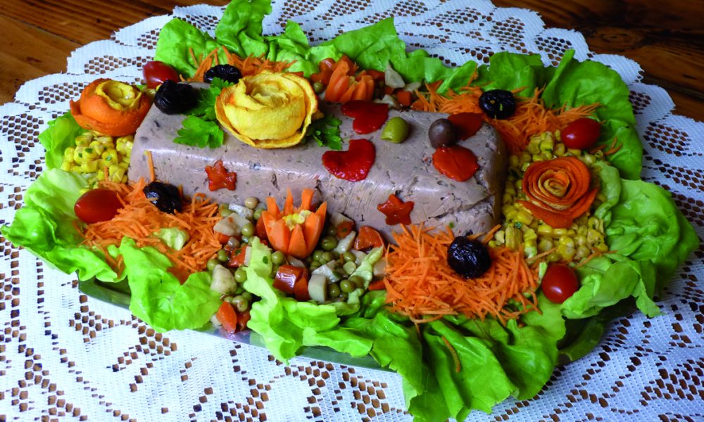 Paté de ternera con guarnición navideña
