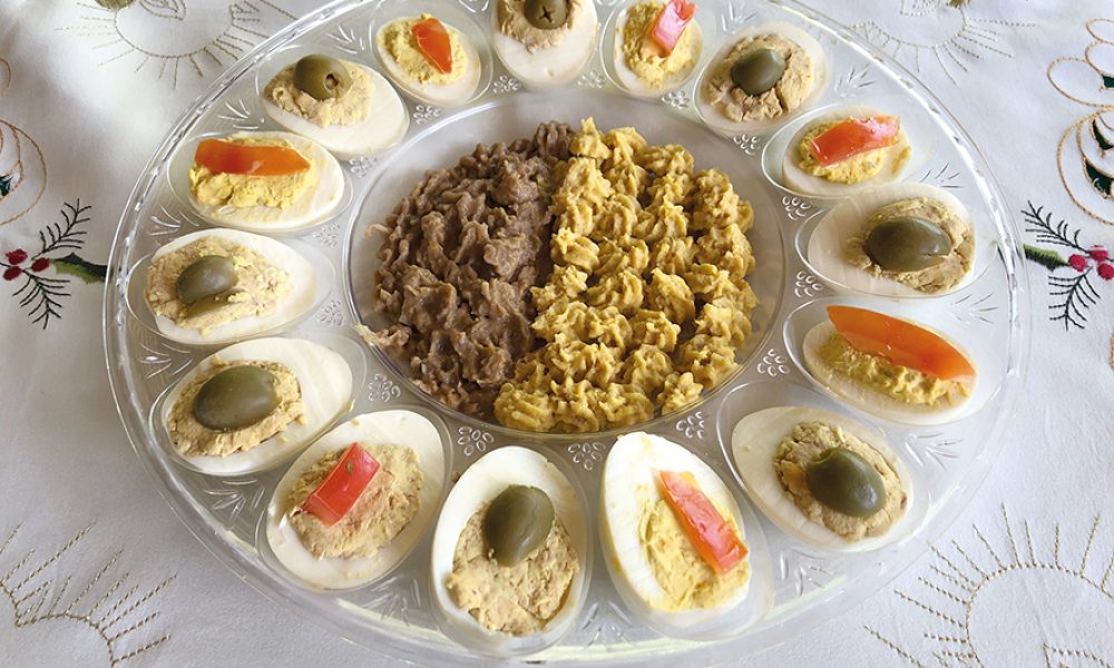Huevos rellenos y cremas de vegetales para untar
