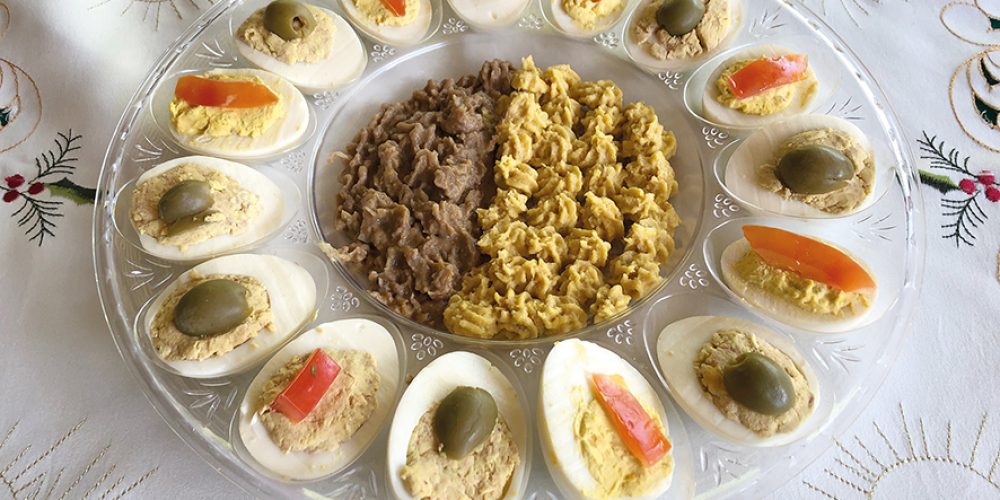 Huevos rellenos y cremas de vegetales para untar