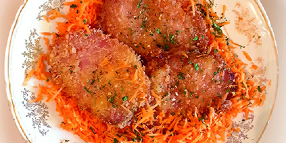 Hamukatsu rociado con salsa tonkatsu