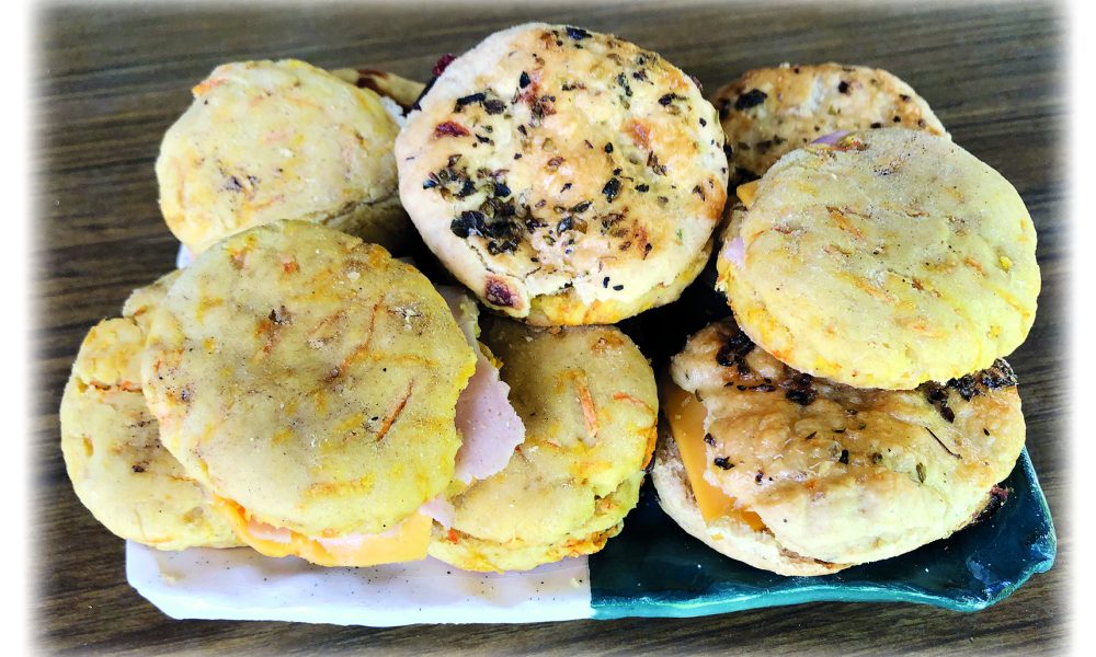 Mini pizzetas de cebolla, zanahoria y orégano