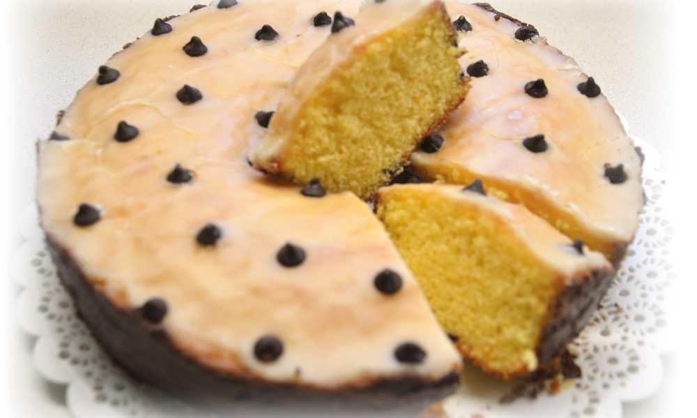 Savarín de naranjas con chispitas de chocolate