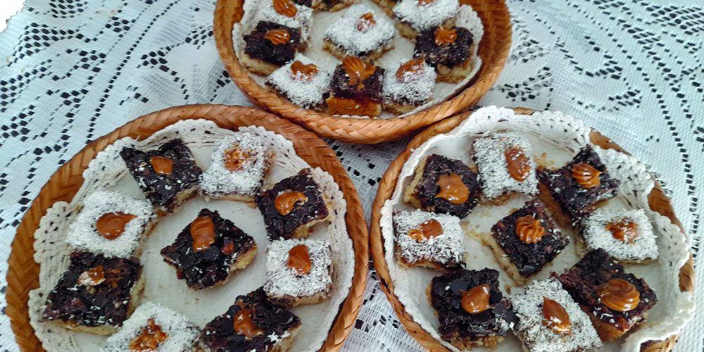 Bocaditos de azúcar negra decorados con Coco y Chispas de chocolate