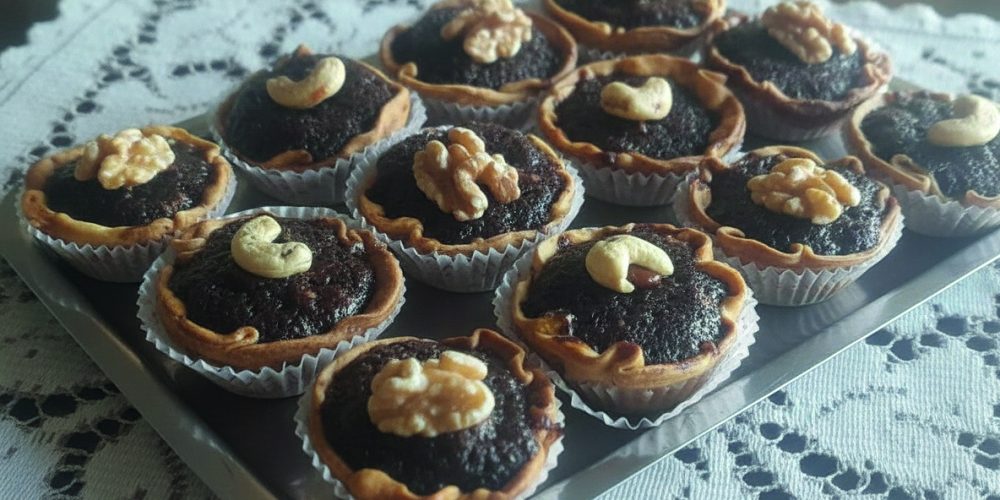 Tartaletas de azúcar negra, mermelada de naranjas y frutos secos
