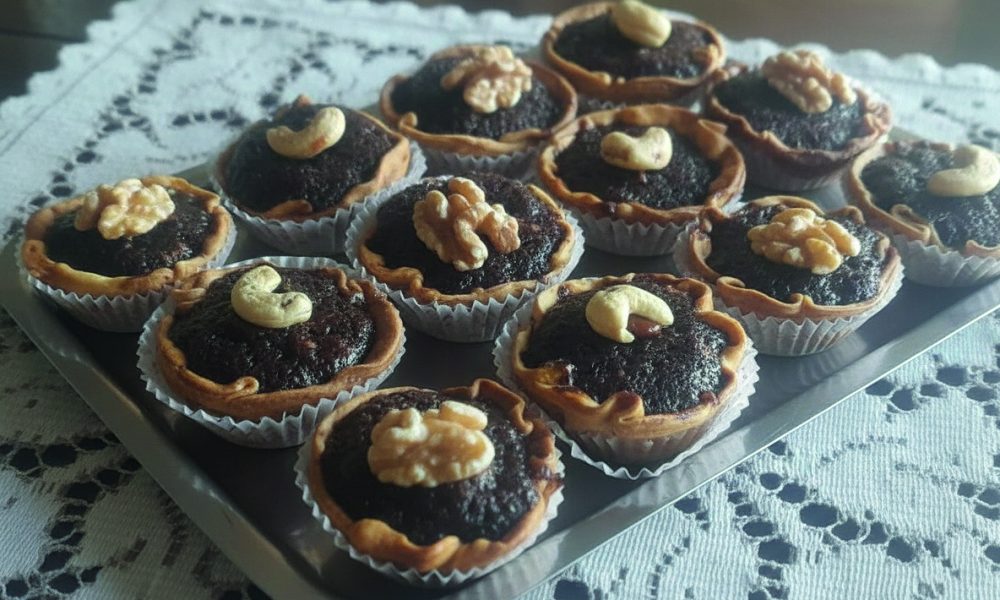 Tartaletas de azúcar negra, mermelada de naranjas y frutos secos